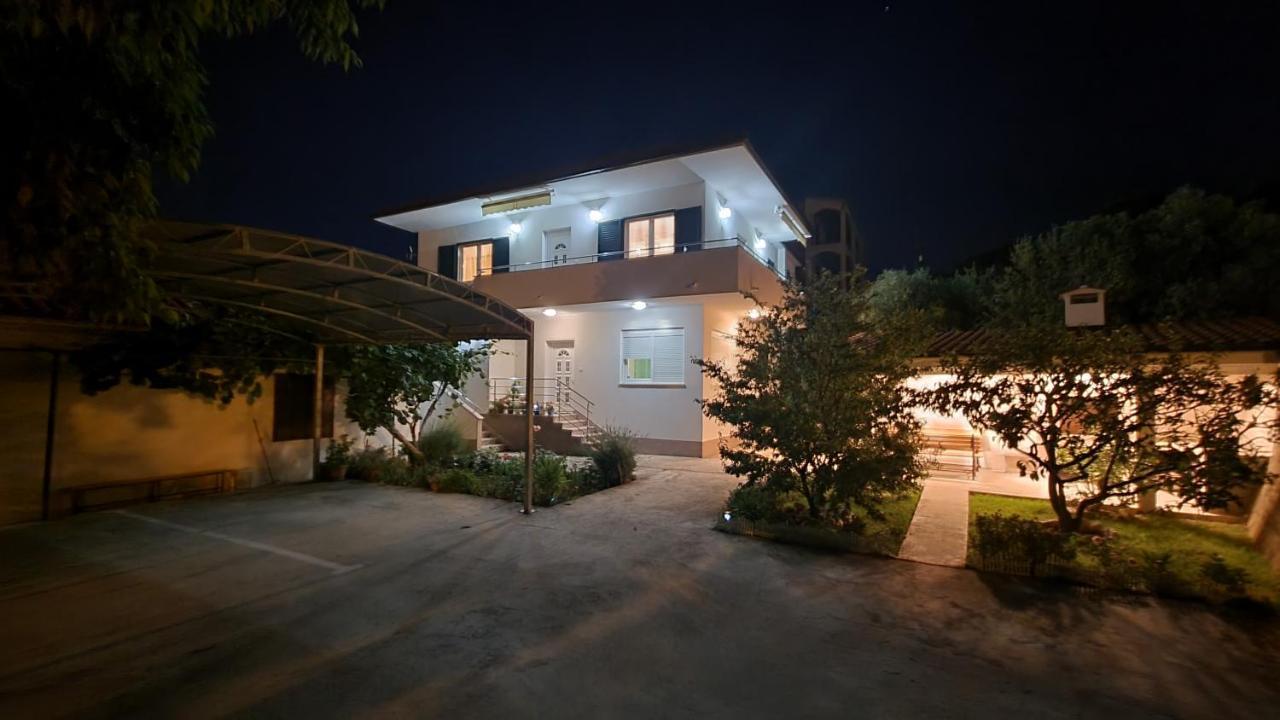 Apartments Bava トロギール エクステリア 写真